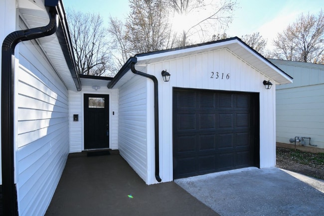 2316 W Nichols St in Springfield, MO - Building Photo - Building Photo