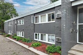 2205 Bryant Ave S in Minneapolis, MN - Building Photo - Building Photo