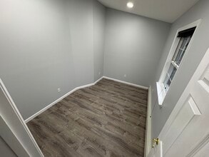 10 Matsunaye Dr, Unit 1 in Medford, NY - Foto de edificio - Building Photo