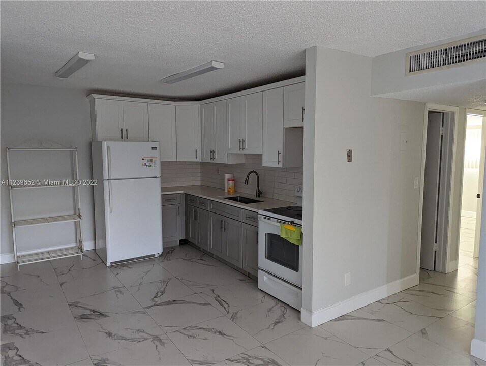 6201 SW 37th St, Unit 203 in Davie, FL - Building Photo