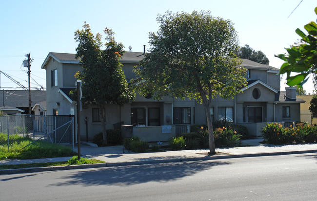 2883 Boston Ave in San Diego, CA - Foto de edificio - Building Photo