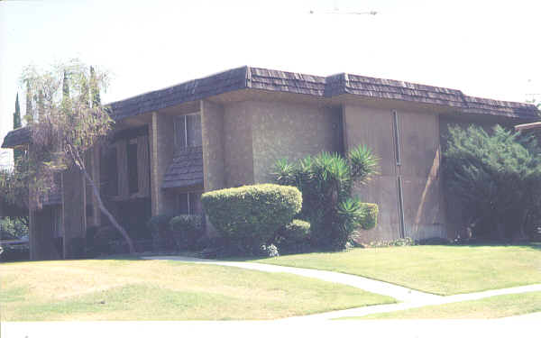 11159 Poplar St in Loma Linda, CA - Foto de edificio