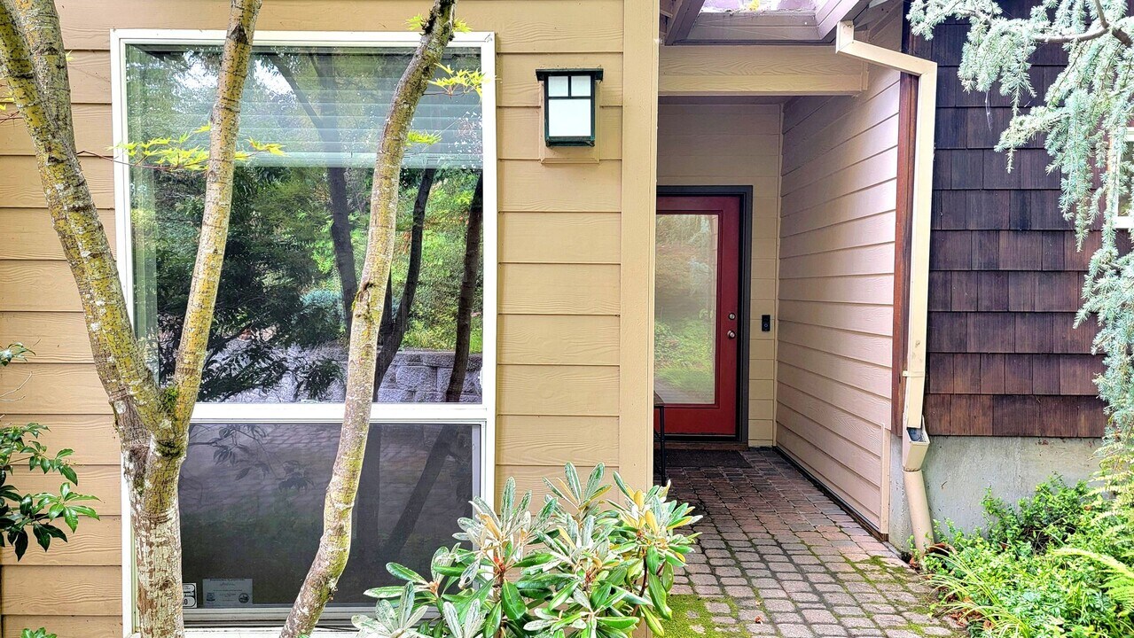 5176 SW Custer St in Portland, OR - Building Photo