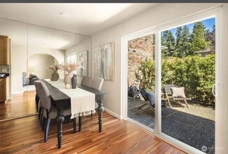 12252 SE 59th St in Bellevue, WA - Foto de edificio - Building Photo