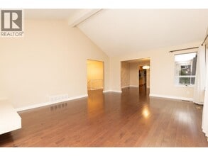 1381 CAMBRIDGE Rd in West Vancouver, BC - Building Photo - Building Photo