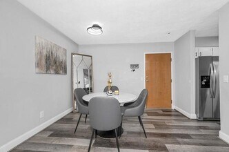 210 Brook Village Rd in Nashua, NH - Building Photo - Building Photo