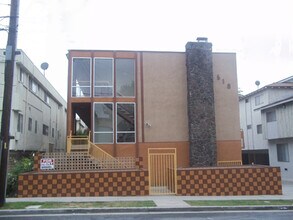A10Z in Inglewood, CA - Building Photo - Building Photo