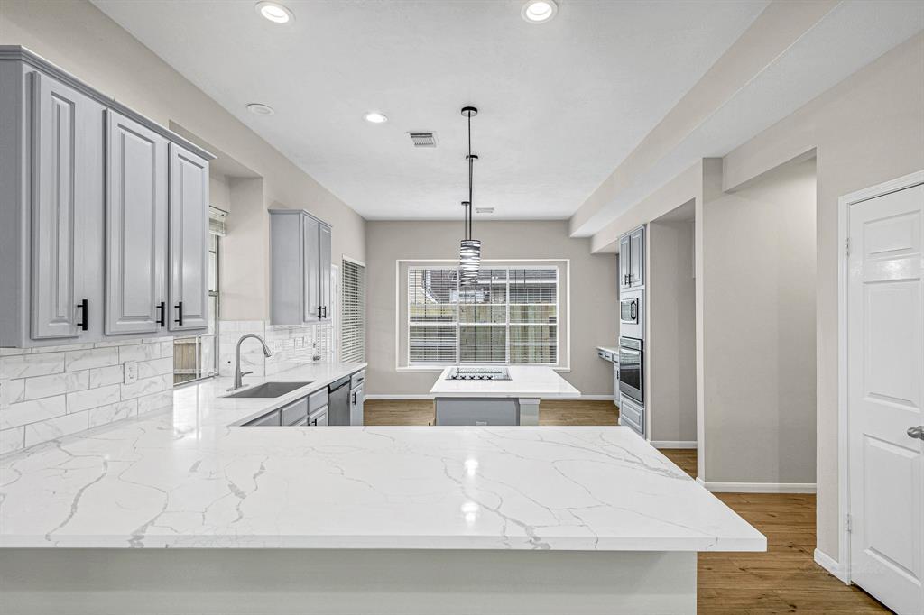 8827 Lawncliff Ln in Houston, TX - Building Photo