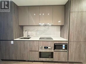 8 Interchange Wy in Vaughan, ON - Building Photo - Building Photo