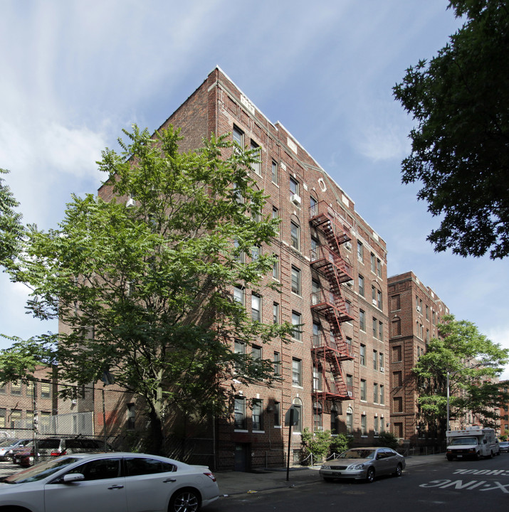 240 E 18th St in Brooklyn, NY - Foto de edificio