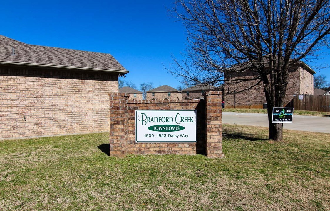 Bradford Creek in Kilgore, TX - Building Photo