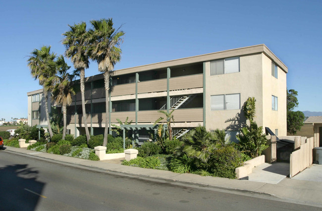 1365 Seacoast Dr in Imperial Beach, CA - Building Photo - Building Photo