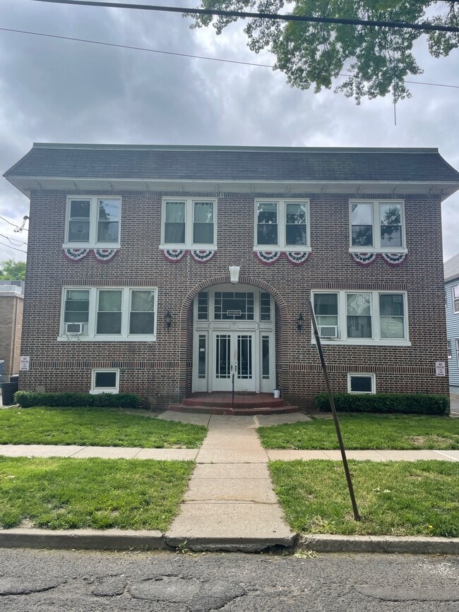 222 Denison St, Unit 2Bed