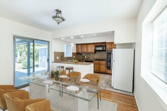 2163 Santa Rosa Ave in Altadena, CA - Foto de edificio - Building Photo