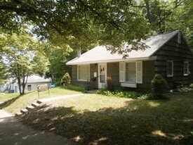 141 Millview Ave in Kalamazoo, MI - Building Photo