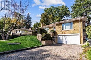 19 Ivy Lea Crescent in Toronto, ON - Building Photo