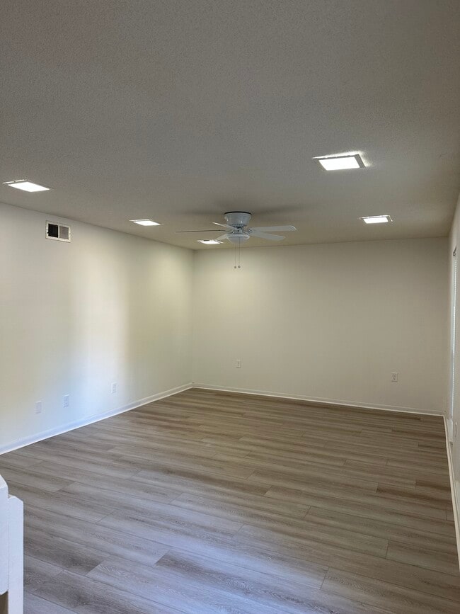 96 Yacht Club Dr NE in Fort Walton Beach, FL - Building Photo - Building Photo