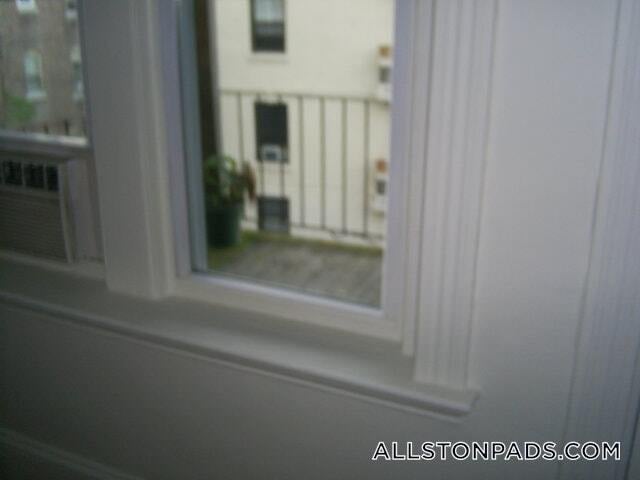 1375 Commonwealth Ave, Unit 8 in Boston, MA - Foto de edificio - Building Photo