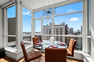 325 Seventh Ave in San Diego, CA - Building Photo - Building Photo