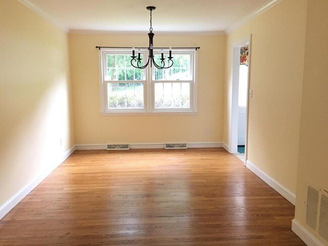 62 Heritage Hill Rd in New Canaan, CT - Foto de edificio - Building Photo