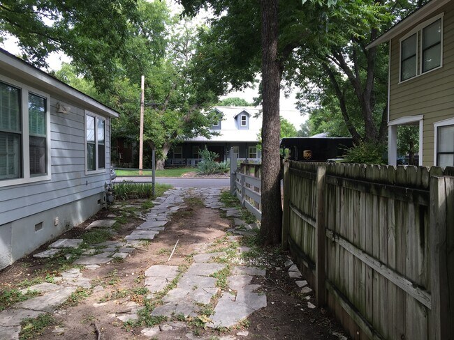 4912 Avenue G in Austin, TX - Foto de edificio - Building Photo