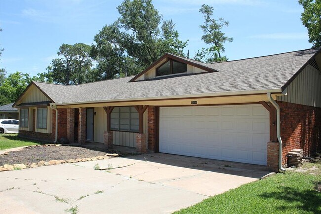10031 Haddington Dr in Houston, TX - Building Photo - Building Photo
