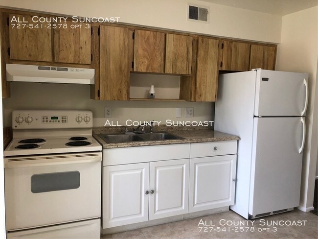 7601 35th St N-Unit -B in Pinellas Park, FL - Foto de edificio - Building Photo