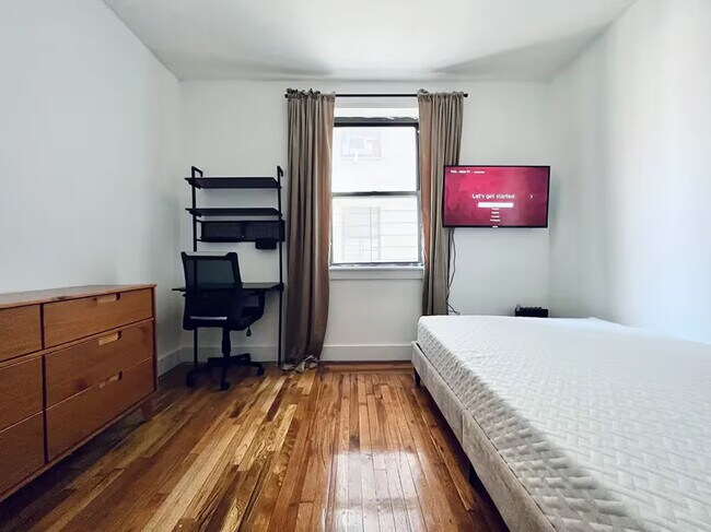 Furnished room/NOT APARTMENT, Unit 2B in Brooklyn, NY - Foto de edificio - Building Photo