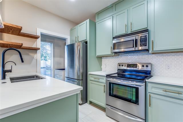 4067 Beltway Dr in Addison, TX - Building Photo
