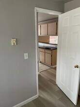 12327 Roosevelt Way NE, Unit A404 in Seattle, WA - Building Photo - Building Photo