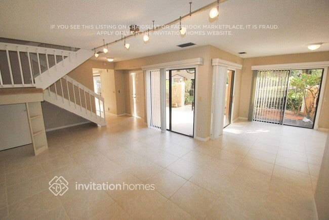 355 Prestwick Cir in Palm Beach Gardens, FL - Building Photo - Building Photo