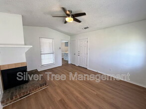 6845 S Creek Dr in Fort Worth, TX - Building Photo - Building Photo