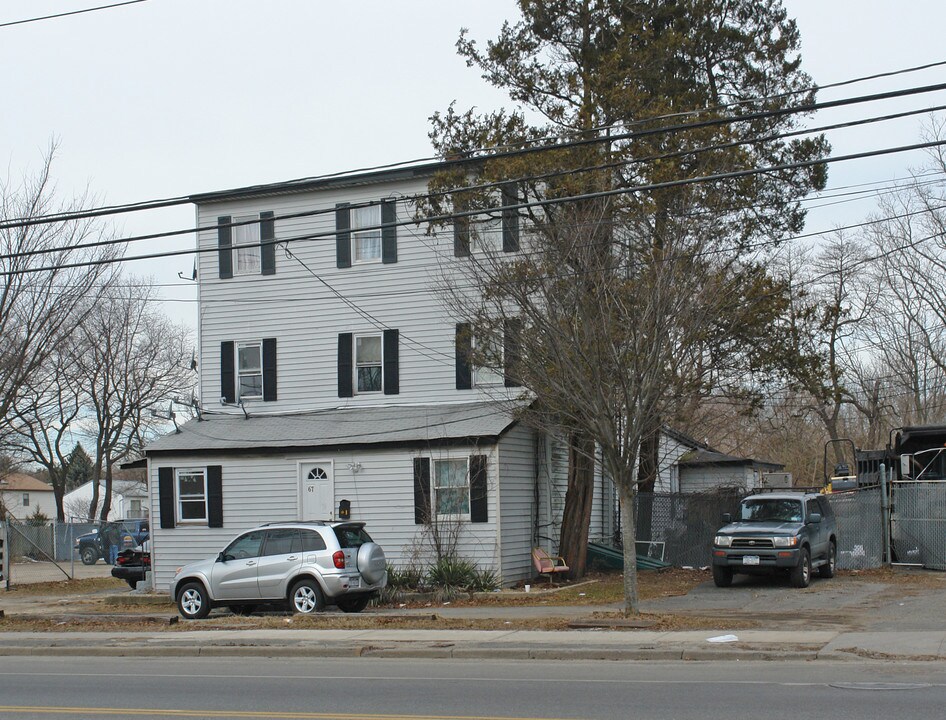 67 W Suffolk Ave in Central Islip, NY - Building Photo