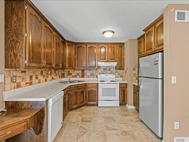 1230 Searle Dr in Normal, IL - Building Photo - Building Photo