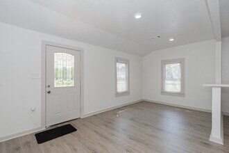 108 Lostracco St in Angleton, TX - Foto de edificio - Building Photo