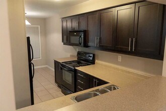 921 Raftis Cres in Milton, ON - Building Photo - Building Photo