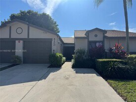 8200 Whispering Palm Dr in Boca Raton, FL - Building Photo