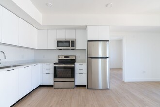 Ox3 in Los Angeles, CA - Building Photo - Interior Photo