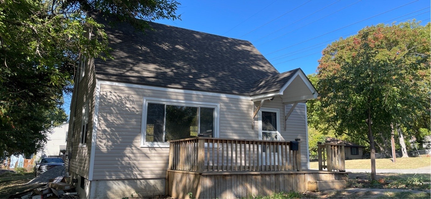 923 N 10th St in Leavenworth, KS - Building Photo