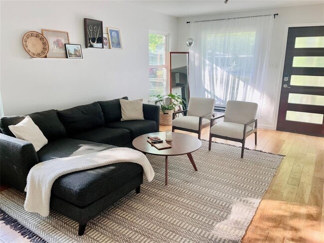 3208 Thompson St in Austin, TX - Building Photo - Building Photo