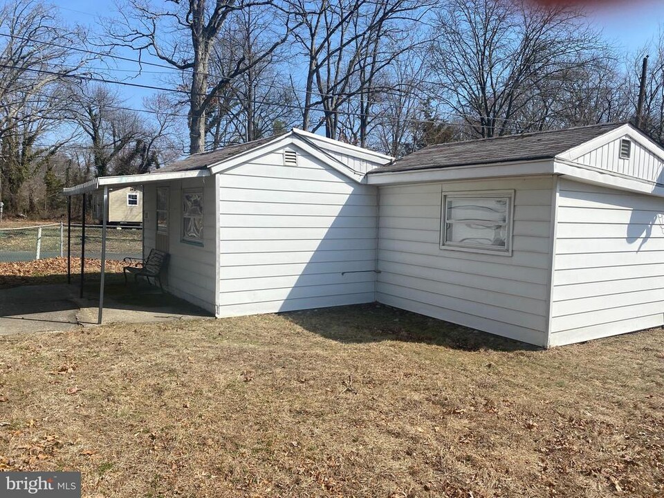 220 Crystal Dr in Monroe, NJ - Building Photo