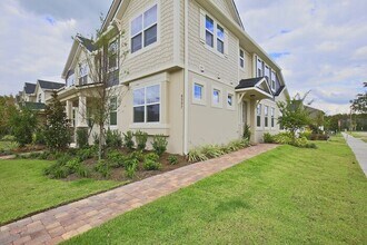 8997 Fullerwood Ave in Orlando, FL - Building Photo - Building Photo