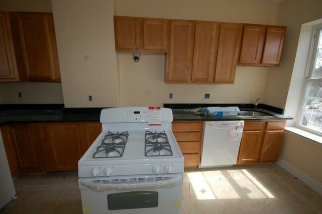 191 Boylston St, Unit 3 in Boston, MA - Building Photo - Building Photo