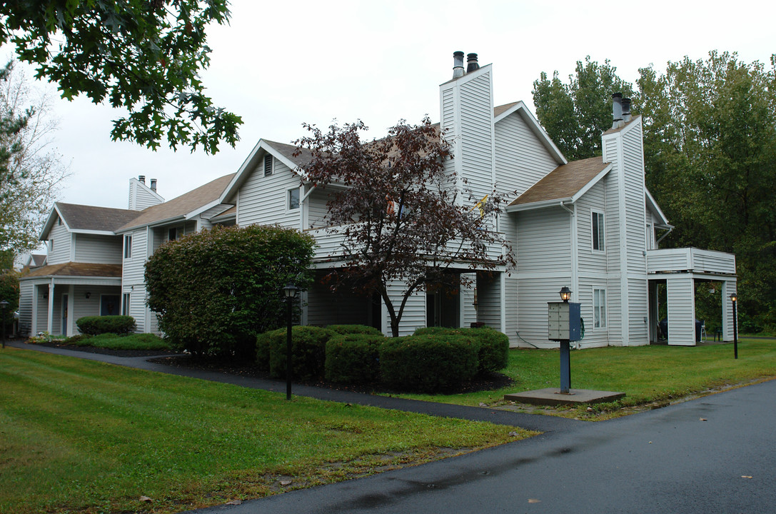 954 Burdeck St in Rotterdam, NY - Foto de edificio