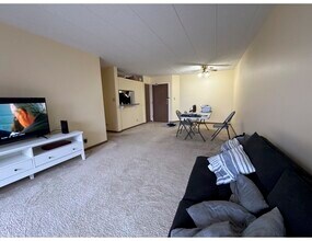 75 Kristin Cir in Schaumburg, IL - Building Photo - Building Photo