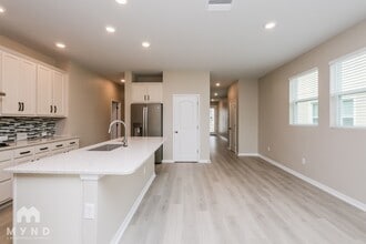 5530 Silver Sun Dr in Apollo Beach, FL - Building Photo - Building Photo