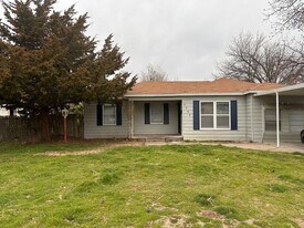 2806 NW 19th St in Lawton, OK - Building Photo