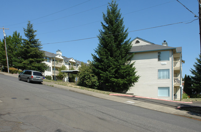 Hillsdale Heights in Portland, OR - Building Photo - Building Photo