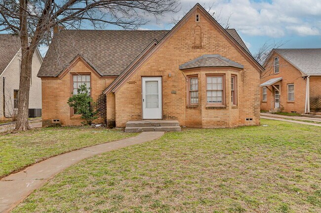 2015 16th St in Lubbock, TX - Building Photo - Building Photo
