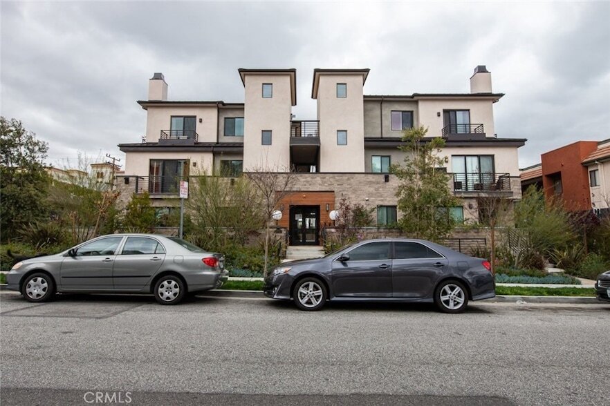 330 Salem St, Unit 204 in Glendale, CA - Building Photo